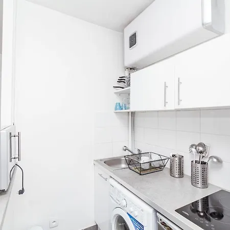 Studio For 2 Very Bright In Montmartre